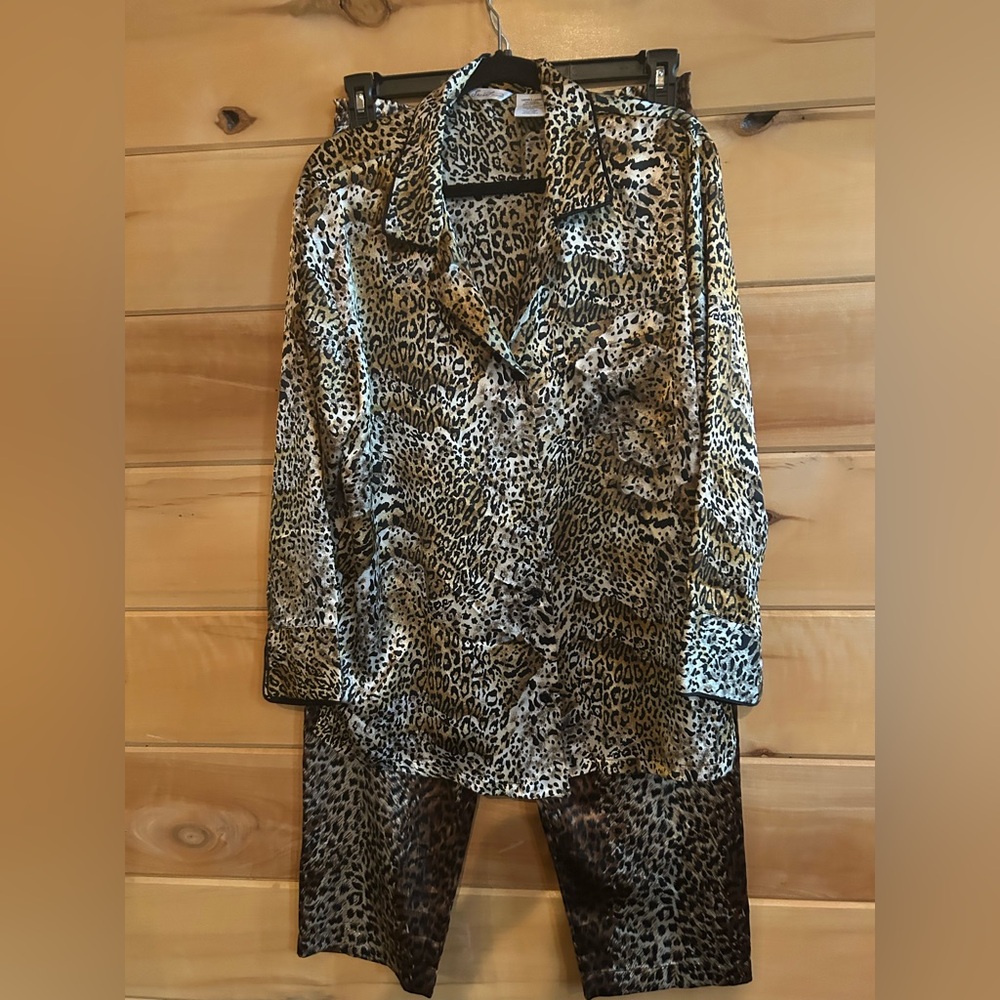 Leopard Print Secret Treasures pajamas size Large top and Medium pants